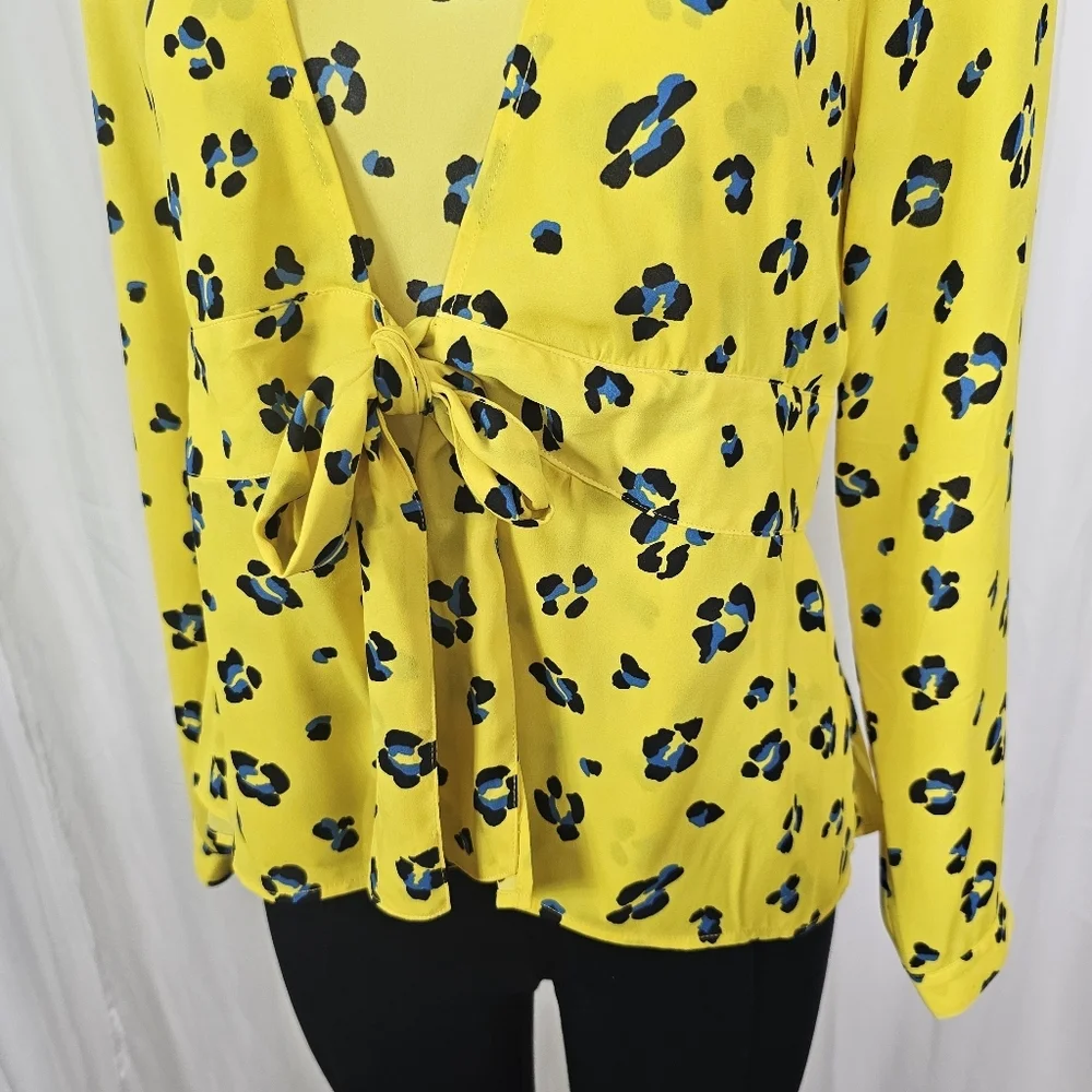Cabi Sunny Set #5596 Limited Edition Yellow Front Tie Floral - Picture 4 of 9